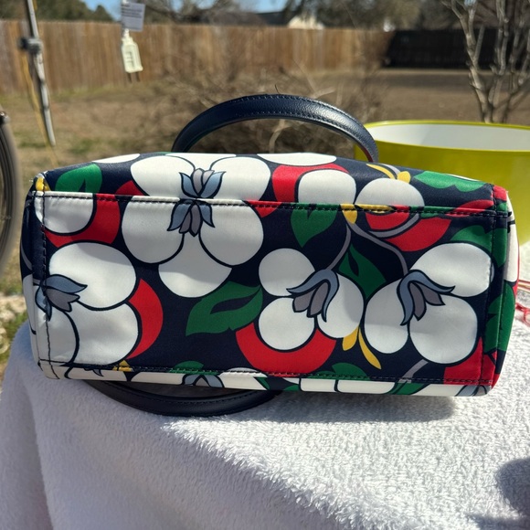 Kate Spade Dawn Breezy Satchel With Adjustable, Removable Crossbody Strap - Picture 5 of 16